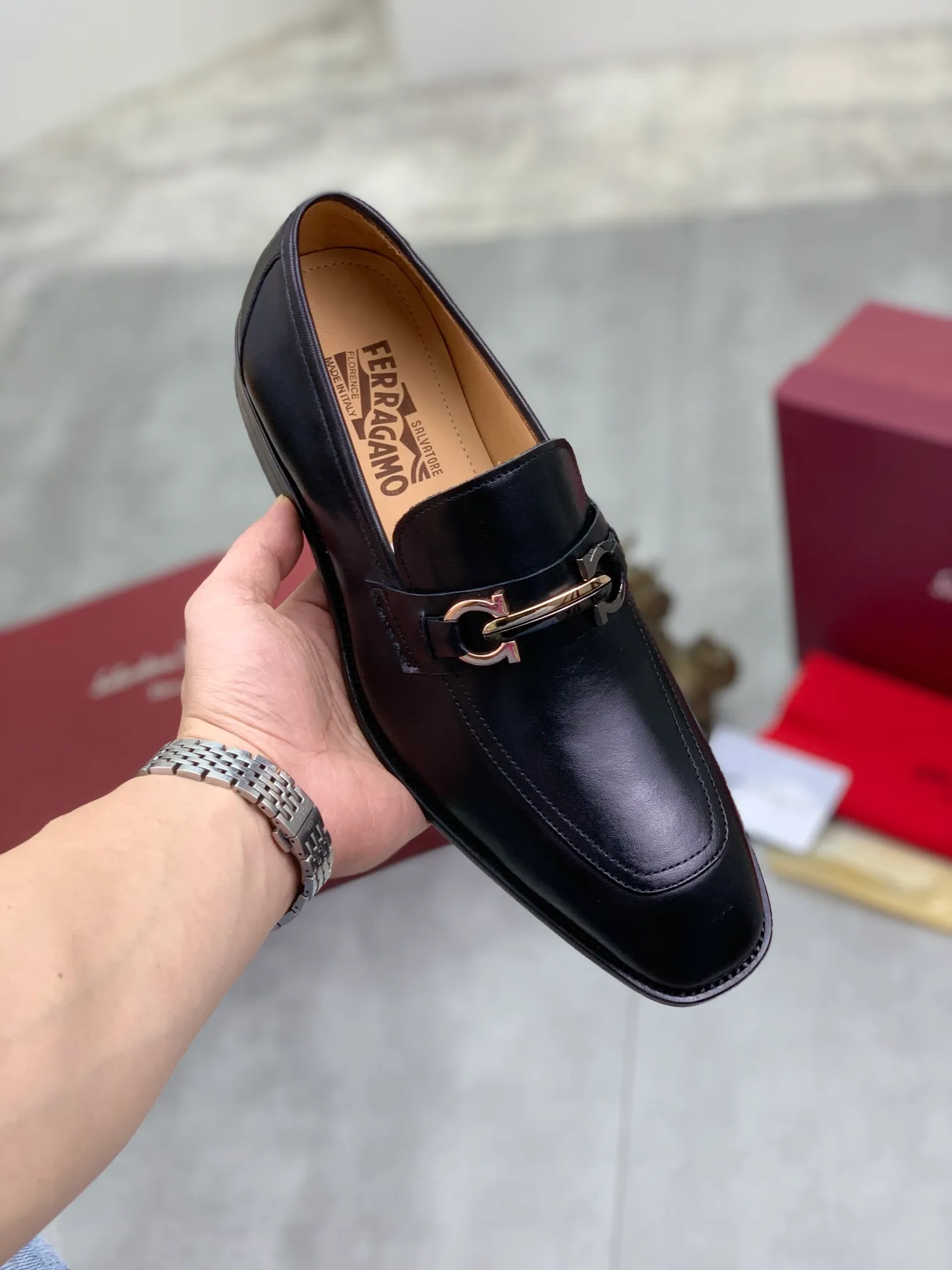 Men's men's shoes 💰P460💰[New style]🆘 Water-dyed cow lining [Ferragamo] Ferragamo's latest men's over-the-foot business leather shoes🇨🇳Official website original 1:1 molding💯The first layer is made of Italian imported calfskin➕Luxurious genuine cowhide lining, soft and comfortable🌴High-end atmosphere, the first choice for men with high taste🍍38-45 Black 🉑️Select